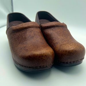 DANSKO XP Professional Brown Leather Embossed Floral Clogs Women's 37